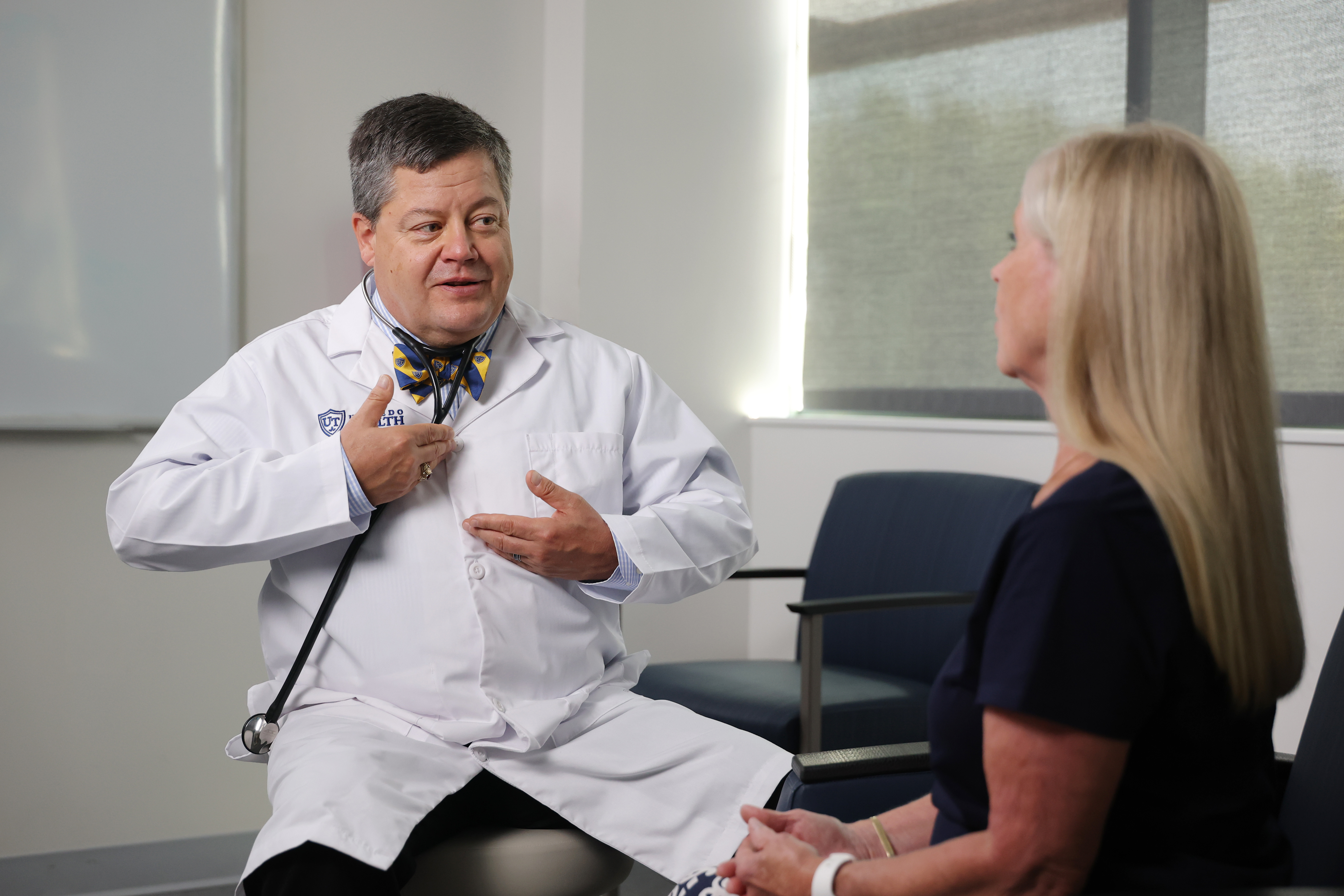 Speaking to patient about pain